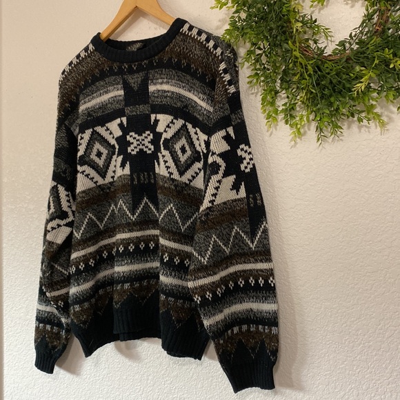 Graphix Men's Vintage Geometric Sweater - Picture 4 of 9